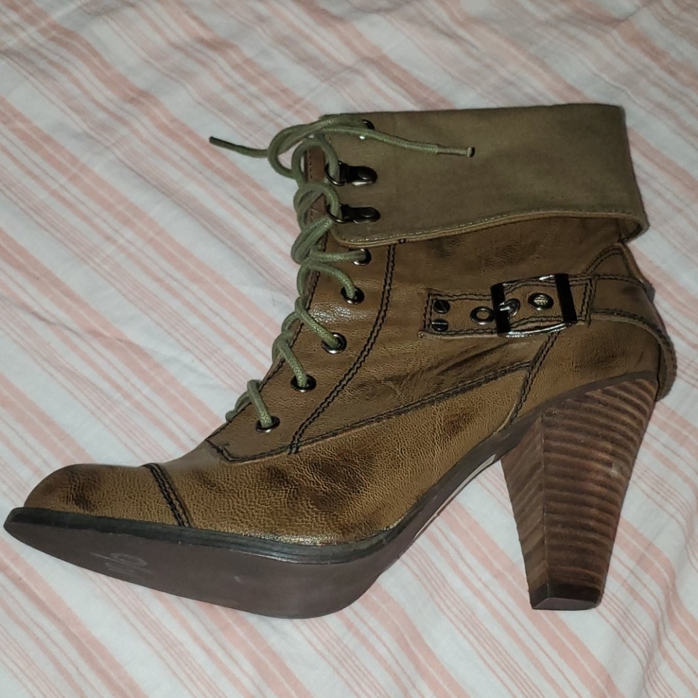 Boots - Picture 2 of 6